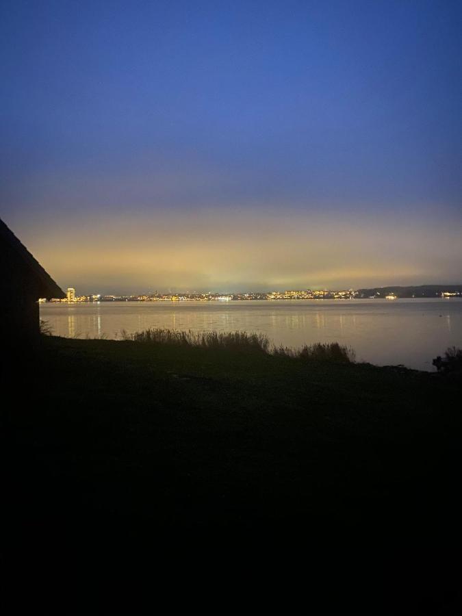 Skyview fra hytte i første række til Fjord. Hotel Holbæk Eksteriør billede